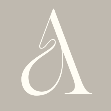 ALMA Kosmetik & Wellness Icon ALMA Kosmetik & Wellness Icon mit geschwungenem "A" auf neutralem Hintergrund.